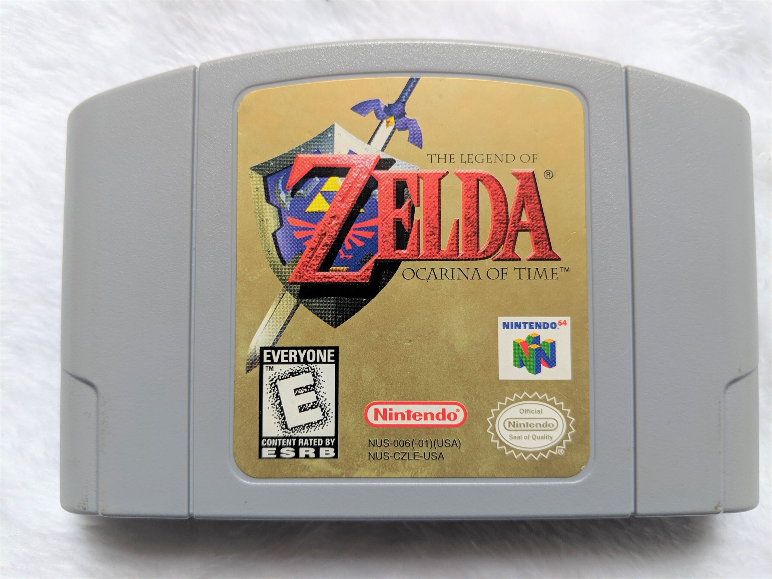 Времена nintendo. Картридж Нинтендо 64. Zelda Ocarina of time n64. Zelda Nintendo 64. Zelda Ocarina of time Cartridge.